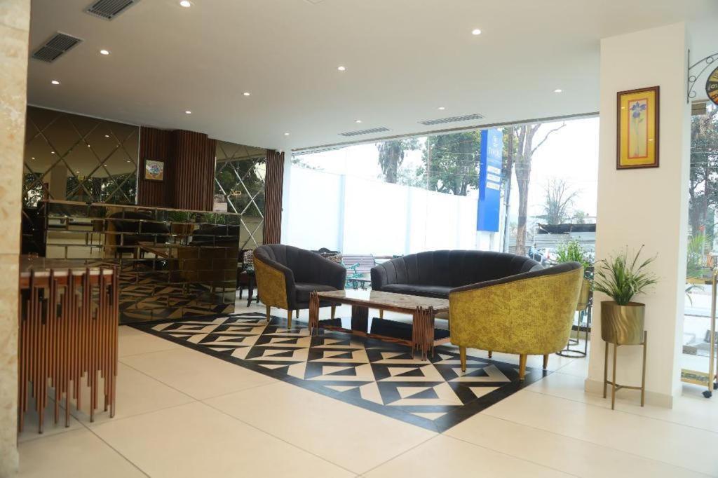 Sapphire Sky Hotel 데라둔 외부 사진